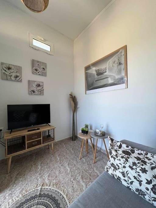 Beach Apartment Edem First Floor เปริโวลอส ภายนอก รูปภาพ