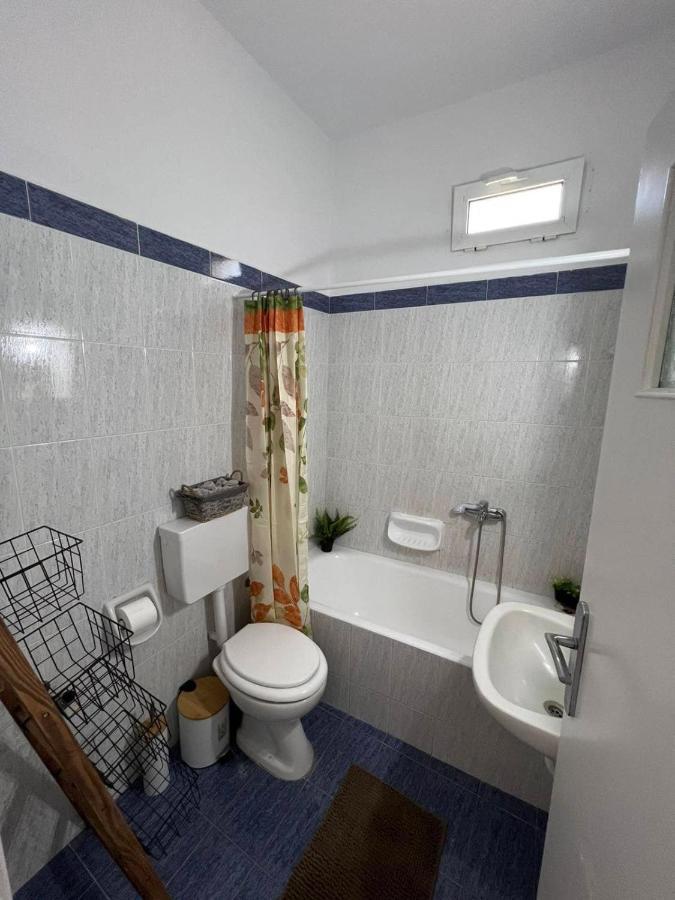 Beach Apartment Edem First Floor เปริโวลอส ภายนอก รูปภาพ