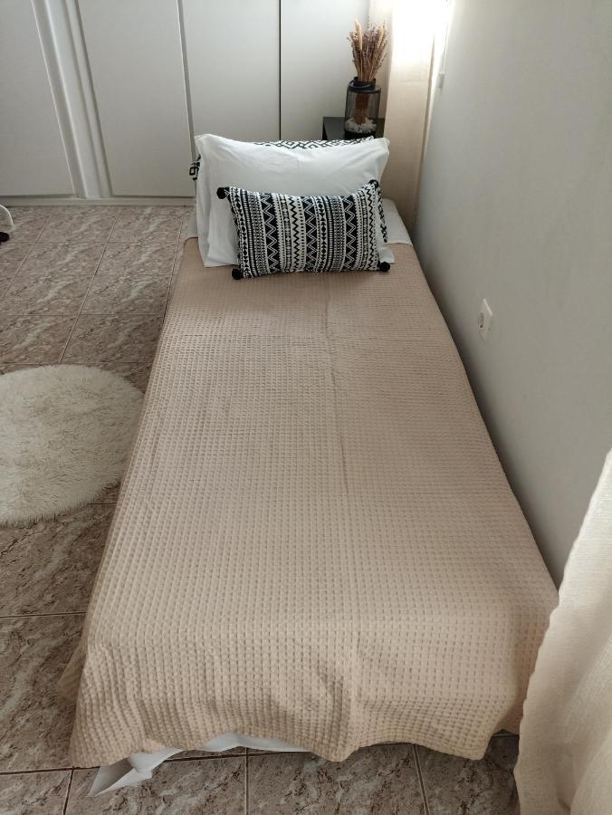 Beach Apartment Edem First Floor เปริโวลอส ภายนอก รูปภาพ