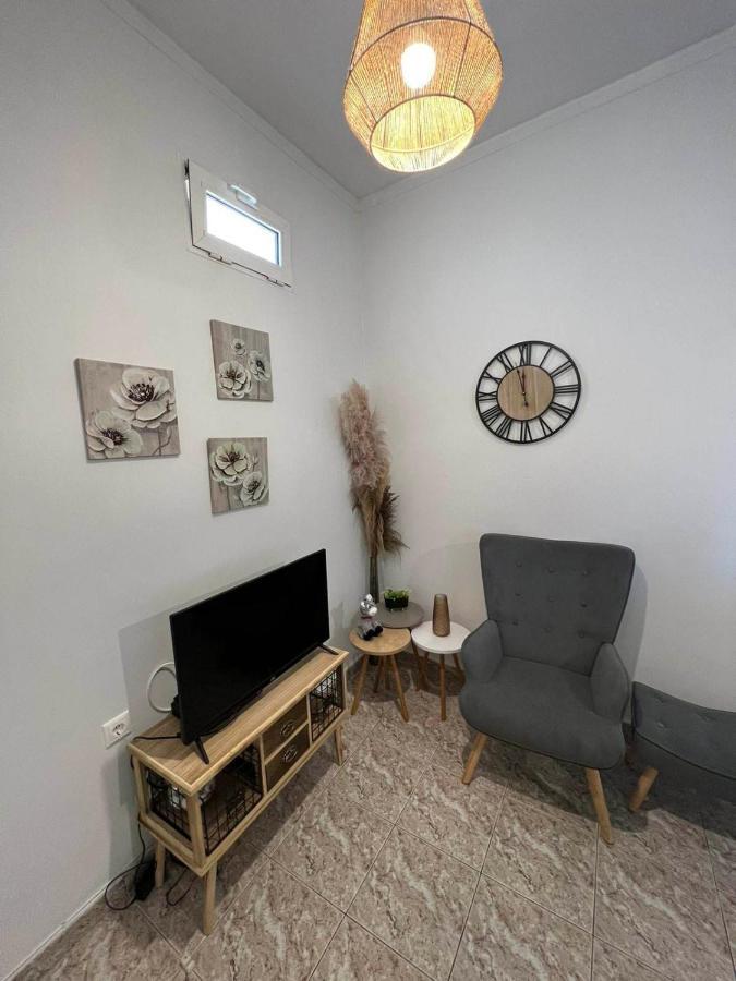 Beach Apartment Edem First Floor เปริโวลอส ภายนอก รูปภาพ