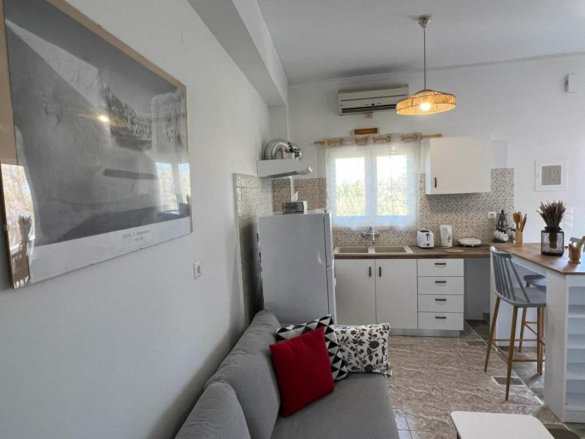 Beach Apartment Edem First Floor เปริโวลอส ภายนอก รูปภาพ